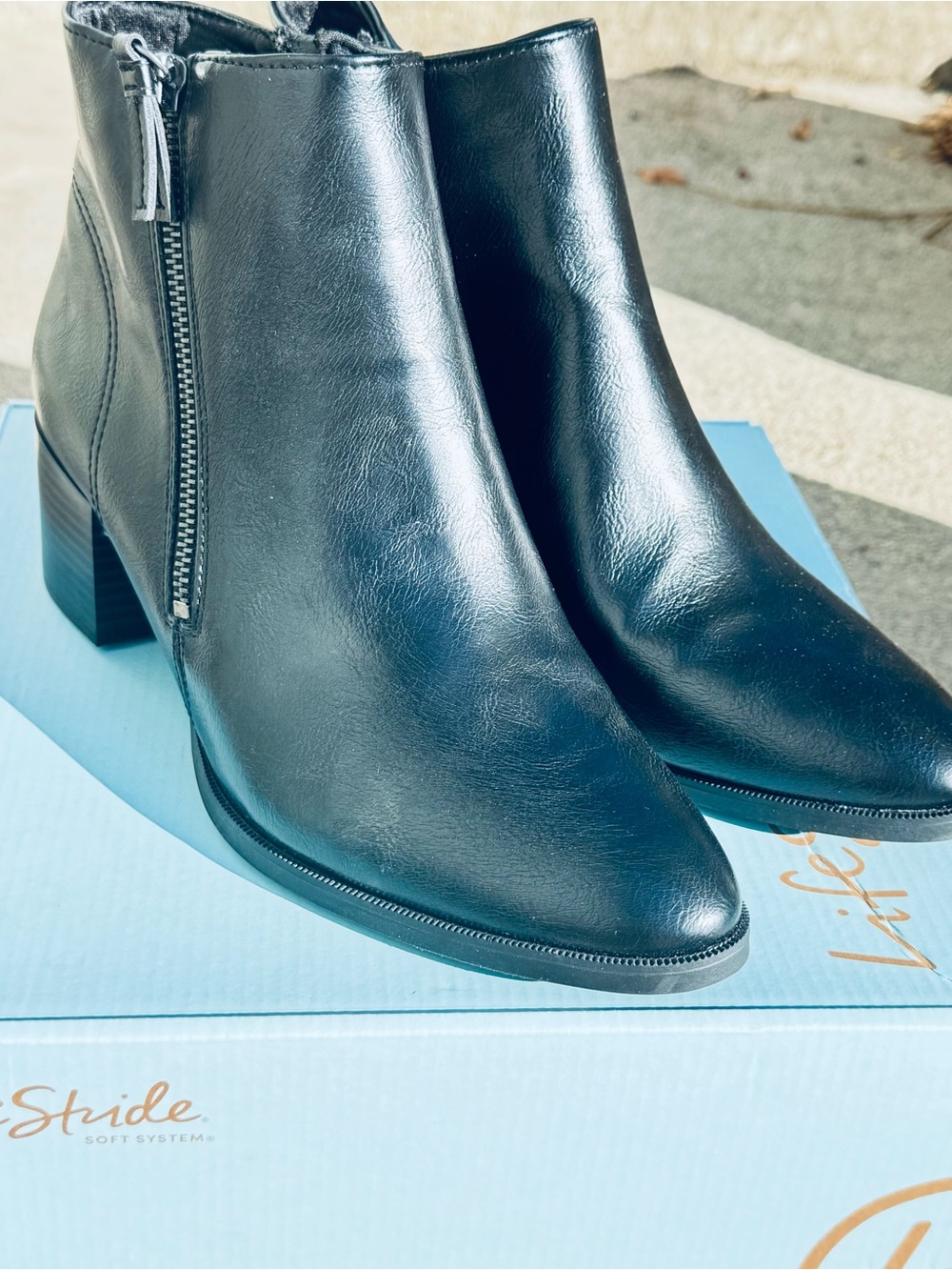 Life Stride Black Leather Pointed Toe Ankle Booties with Side Zip Sz 9.5